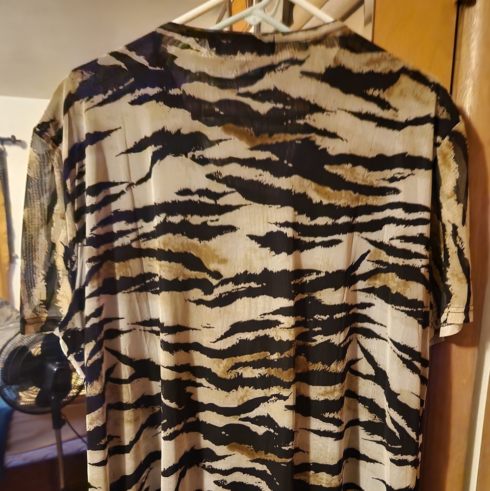 Top - Picture 2 of 2